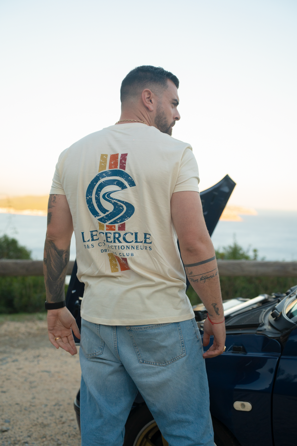 T-shirt écru vintage Drivers Club – vue professionnelle complémentaire
