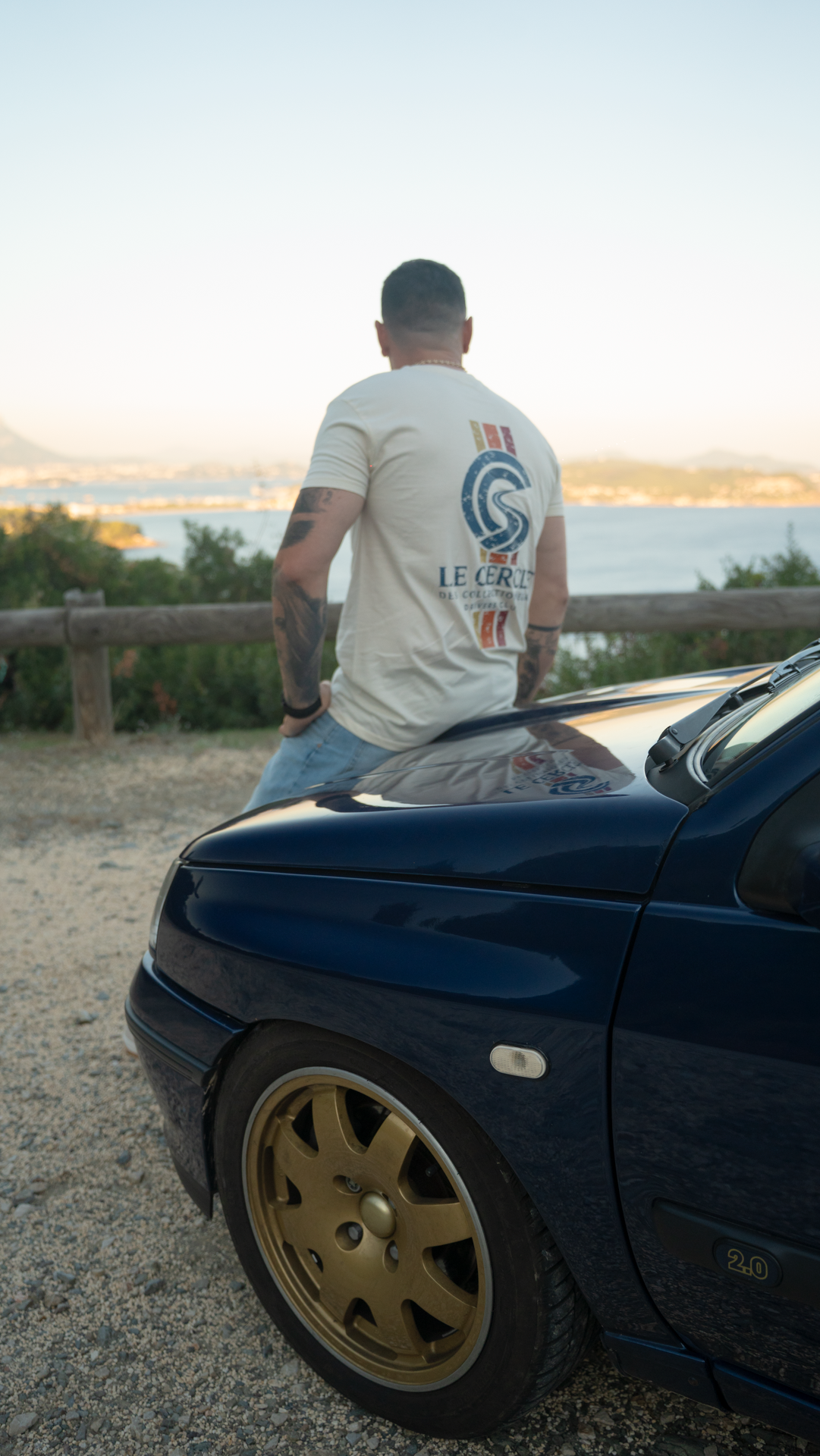 T-shirt écru vintage Drivers Club – détail professionnel